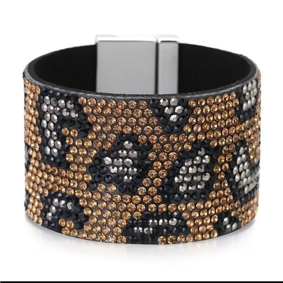 Gold & Black Crystal Rhinestone Leopard Print Cuff Bracelet W/ Toggle Closure - Picture 3 of 6
